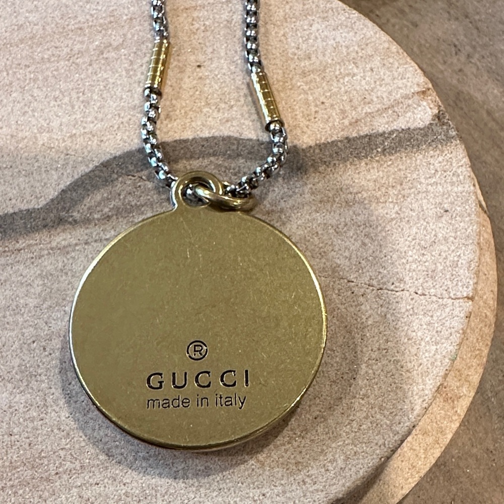 🐝GG Pink Enamel and Bronzed Pendant Necklace - Picture 2 of 7